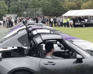 Miatas Put Their Roofs Down