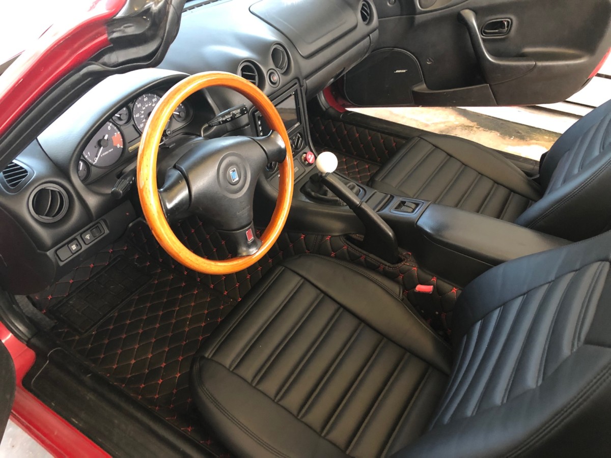 CarbonMiata Gestreifte Sitzbezüge für NBFL / Mk2.5 (00-05) CarbonMiata Gestreifte Sitzbezüge für NBFL / Mk2.5 (00-05)