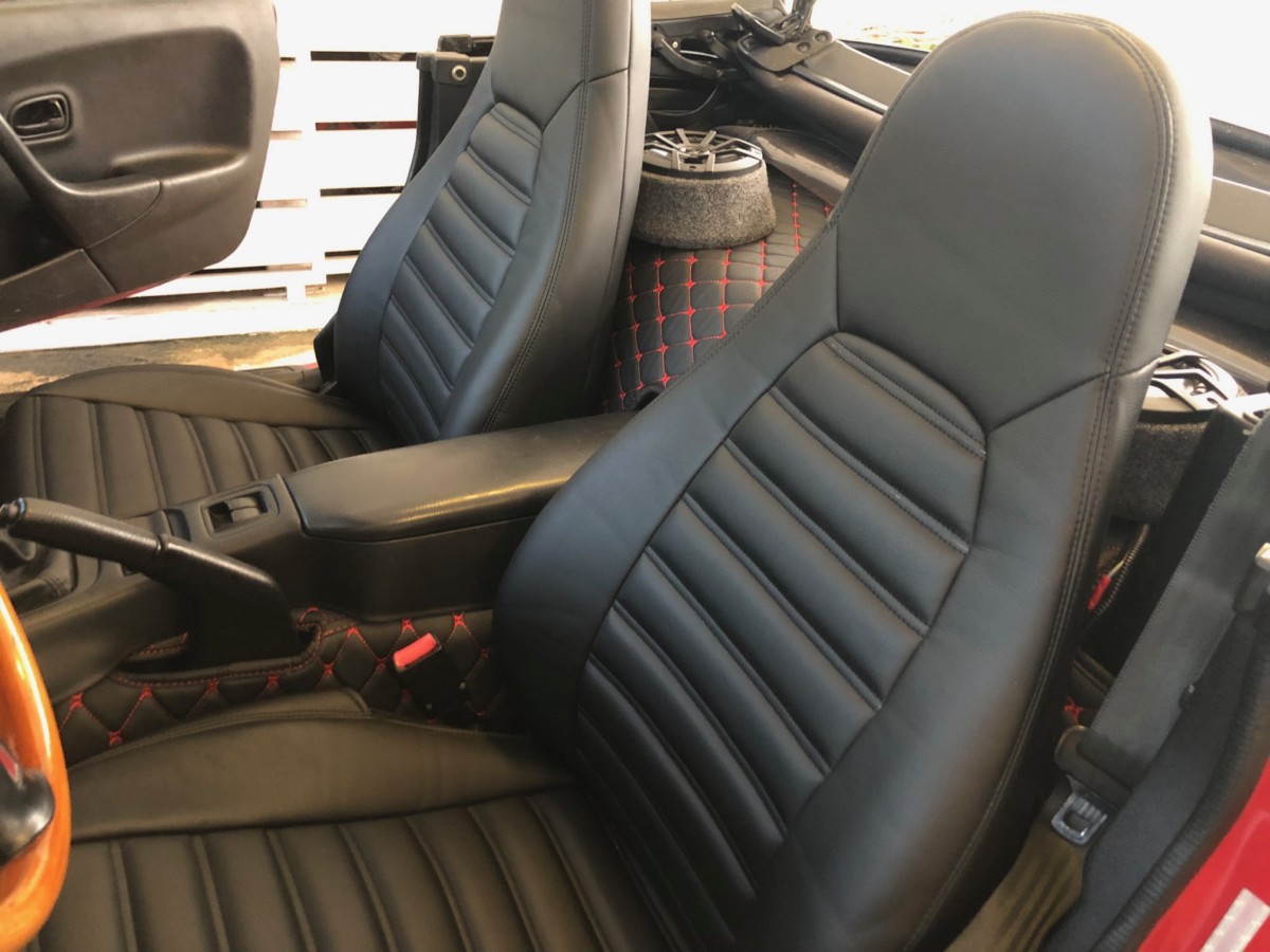 CarbonMiata Gestreifte Sitzbezüge für NBFL / Mk2.5 (00-05) CarbonMiata Gestreifte Sitzbezüge für NBFL / Mk2.5 (00-05)